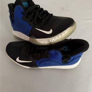 KD Nike Black and Blue Sneakers with Classic Design